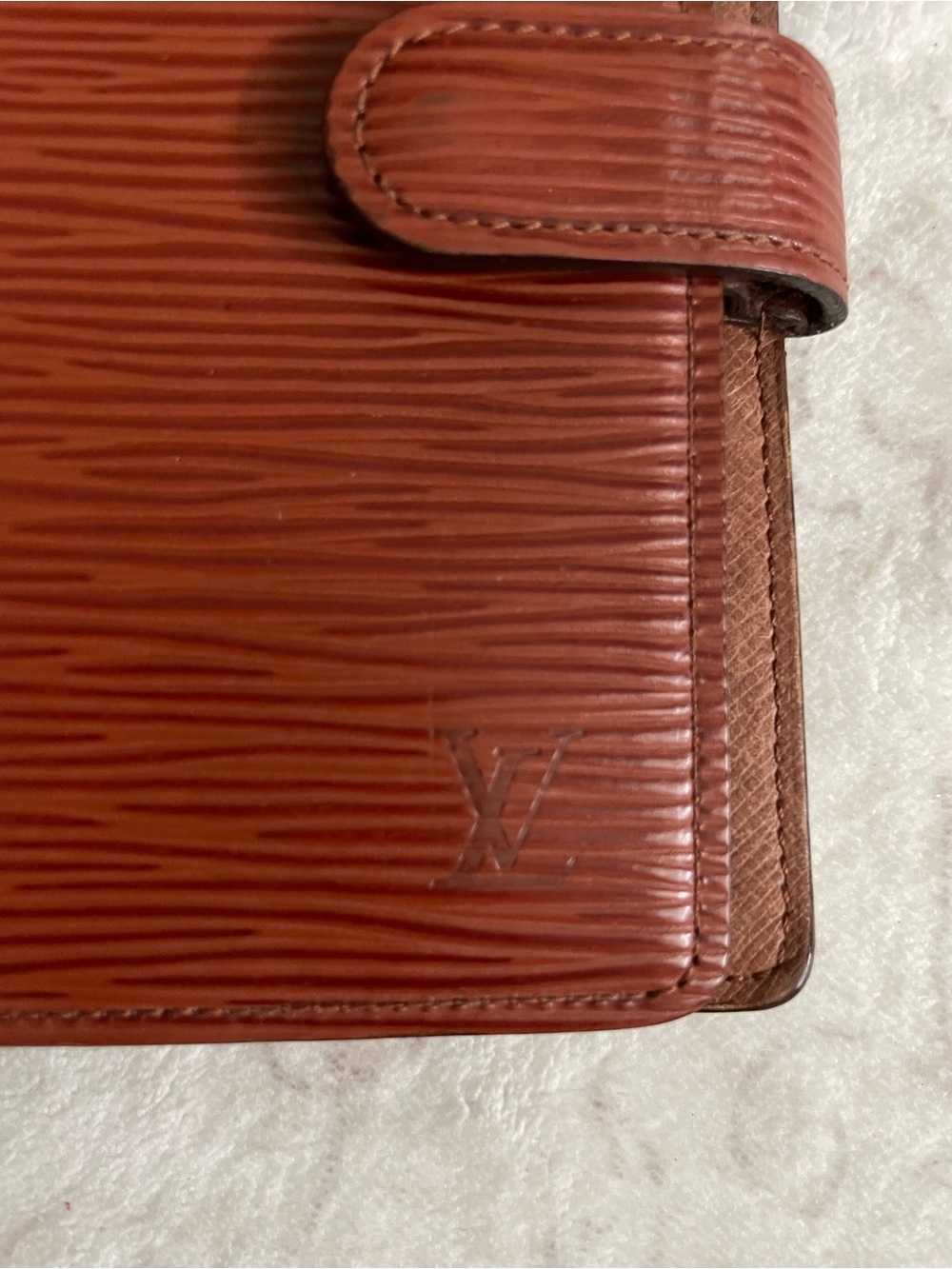 Louis Vuitton Chestnut Brown Epi Leather Snap Agenda - with COA! - Picture 2 of 10